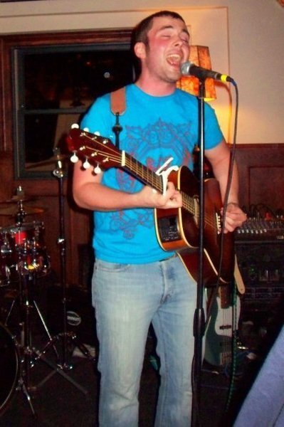 Jon Bailey singing live, ReverbNation photo